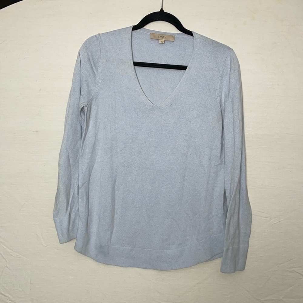 Loft- light periwinkle blue V-neck sweater preowned small